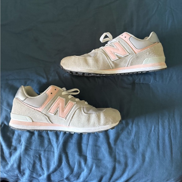New Balance Shoes - Grey & Pink New Balance 574